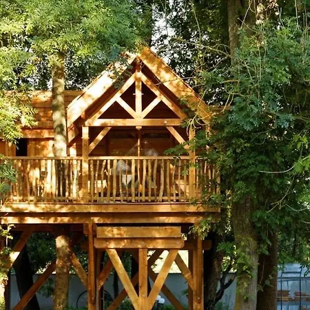 Luxury tent Perchee Luxe Avec Jacuzzi Domaine Du Marais *